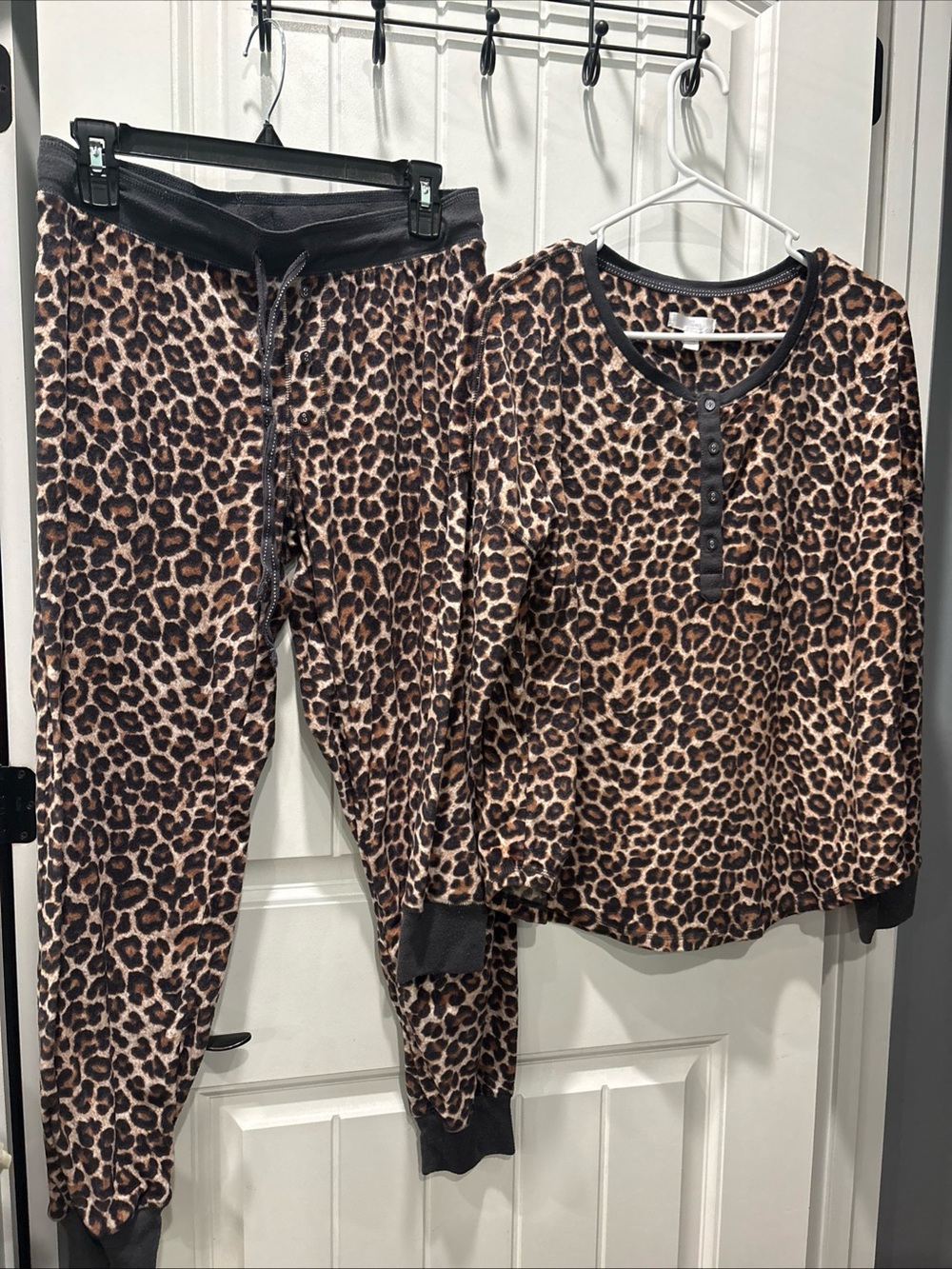 Secret Treasures Two Piece Sleepwear Animal Print Woman’s Size Medium